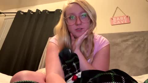 vanillapuddingpie online show from January 6, 5:19 am