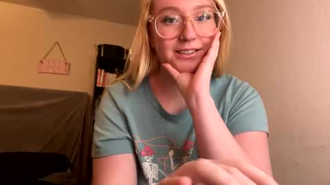 vanillapuddingpie online show from January 11, 4:16 am