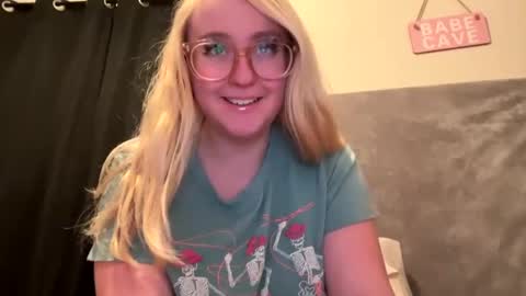 vanillapuddingpie online show from January 7, 1:49 am