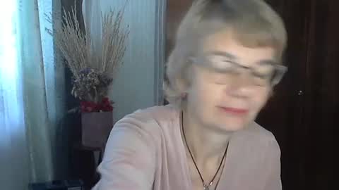 Vanillaxcreamy online show from November 5, 9:11 am