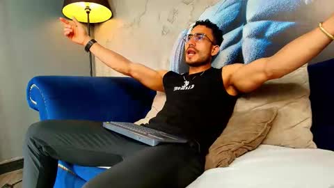 Vans Ross online show from February 25, 7:50 pm