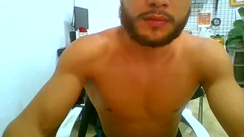 Snapshot of vansmoke chatting on January 4, 4:32 pm paulo robles online show from January 4, 4:32 pm