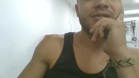Snapshot of vansmoke chatting on February 26, 12:20 am paulo robles online show from February 26, 12:20 am