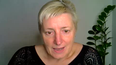 vea_motty online show from November 1, 5:45 pm