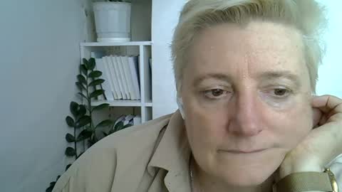 vea_motty online show from May 28, 10:46 am