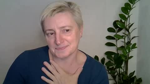 vea_motty online show from October 29, 1:24 pm