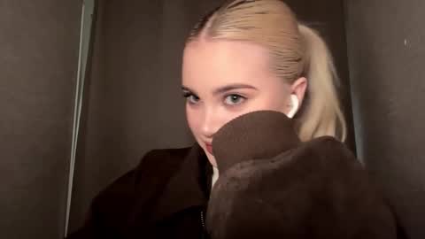 Monika online show from December 16, 1:06 pm