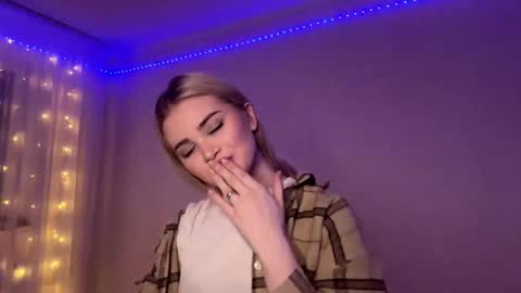 Monika online show from February 4, 1:37 pm