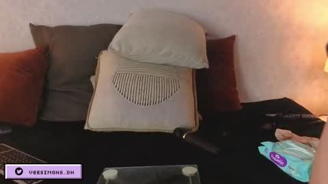 Vee Simons online show from March 11, 11:19 pm