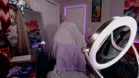 Snapshot of veeweatherbee chatting on November 1, 3:39 am Violet Weatherbee online show from November 1, 3:39 am