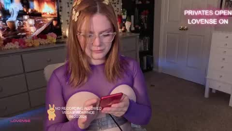 vegas_romance online show from April 21, 3:35 am