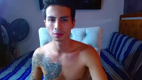 velk_hot1 online show from April 18, 7:07 pm
