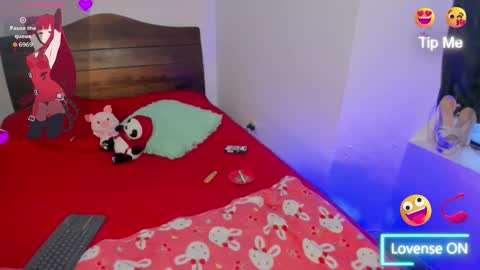 Vella online show from November 12, 8:33 pm