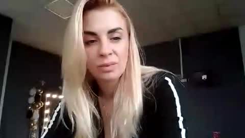 velour_kiss online show from April 4, 10:00 am