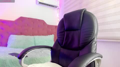 velveet_ online show from October 22, 12:29 pm