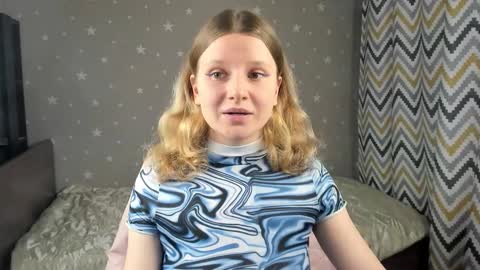 velvet_peach_ online show from December 5, 11:52 am