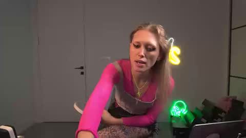 VelvetTGirl online show from March 19, 9:31 pm