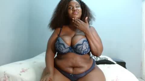 velvetychocolate1 online show from April 17, 1:41 am