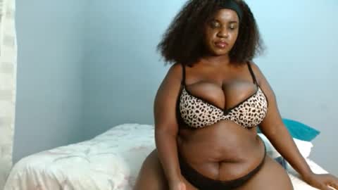 velvetychocolate1 online show from April 18, 2:24 am