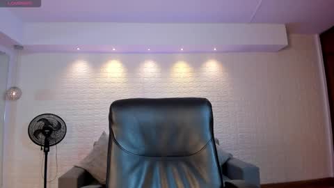 Venus Cooper Everyday From 1400 to 2200 Col Time online show from November 23, 12:36 pm