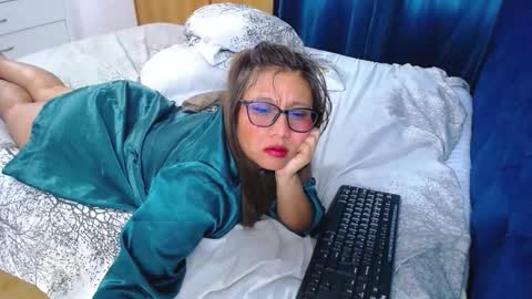 venushot1xx online show from February 9, 11:47 am