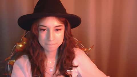 Una online show from November 4, 1:56 pm