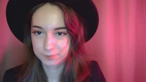 Una online show from November 5, 1:57 pm