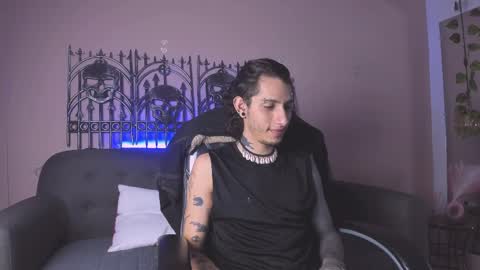 vergil_noir online show from May 31, 5:39 am