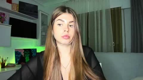 Lolitalolz online show from March 6, 9:31 pm