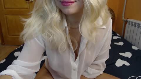 Snapshot of veronica_bri97 chatting on October 21, 9:03 am Veronica online show from October 21, 9:03 am