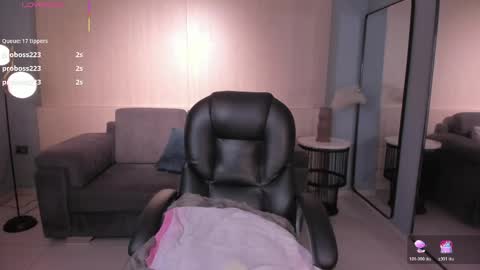 veronicablue1 online show from May 3, 11:38 am