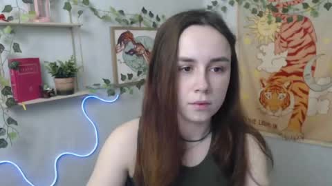 veryveryvery_shy online show from April 13, 5:33 am