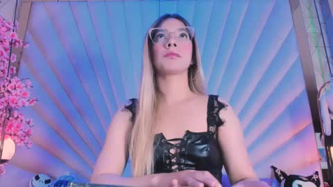 Vesper Velvet  online show from April 7, 5:20 am