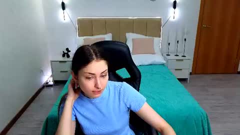 vibetwinkle online show from June 21, 5:03 am
