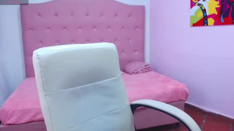 nahomy online show from February 1, 6:51 pm