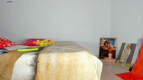 vicky manuela online show from April 3, 3:02 am