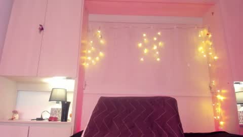 V I C K Y online show from February 9, 12:53 pm