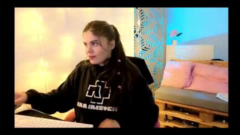 vickyvalencia2 online show from January 9, 6:19 am