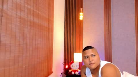 victor_flame_ online show from December 19, 12:33 pm