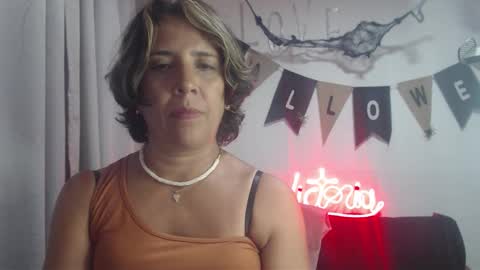 Snapshot of victoria25_meester chatting on October 3, 10:18 pm Hi guys   Im victoria  Be the one who can control me in PVT online show from October 3, 10:18 pm