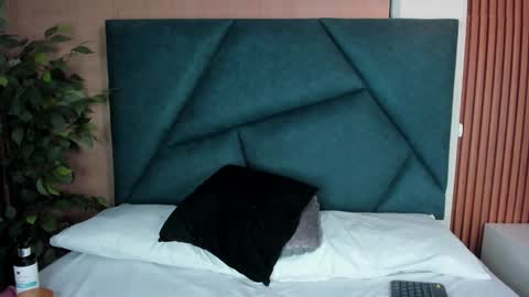 Victoria Harris online show from November 29, 3:09 pm