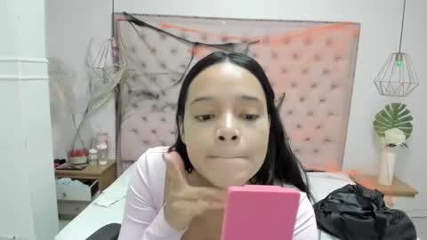 Snapshot of victoria_kitt chatting on October 22, 3:35 pm victoria_kitt online show from October 22, 3:35 pm