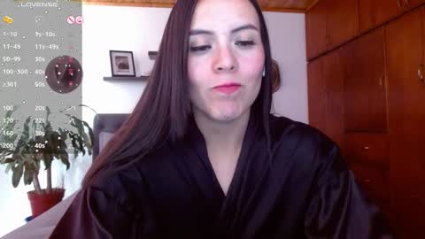 VICTORIA MARTELO online show from November 11, 4:09 pm