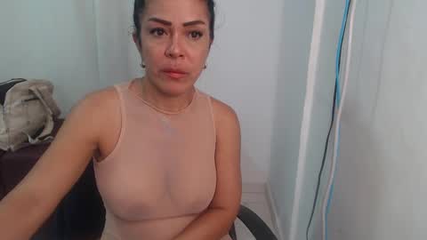 Snapshot of victoria_milf06 chatting on January 31, 9:37 am victoria online show from January 31, 9:37 am