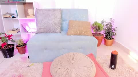 Victoria online show from April 1, 11:01 pm