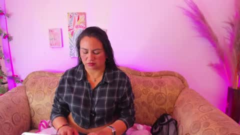victoriacg online show from June 1, 12:06 pm