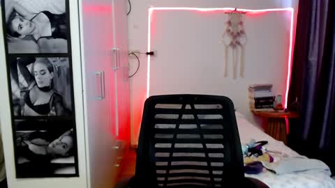 victoriahispanic online show from January 10, 8:37 pm