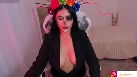 V  I C  T O R I A  online show from October 31, 9:26 pm