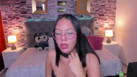 Violet online show from April 21, 7:43 pm