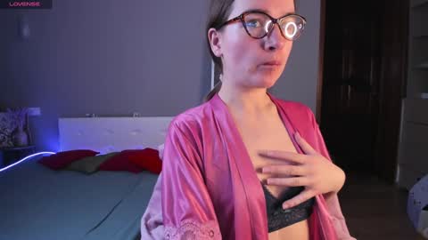 Hello guys I am Vikky Krauss not Vicky online show from December 6, 3:02 am